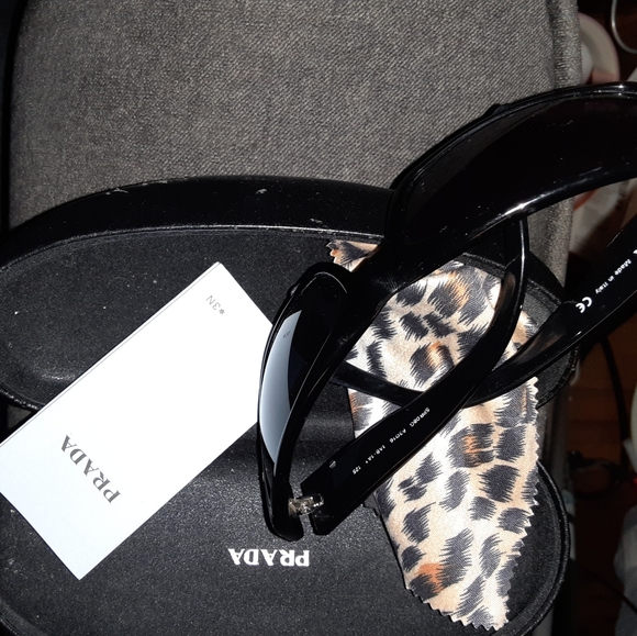 LADIES SUNGLASSES BY PRADA - Picture 3 of 6